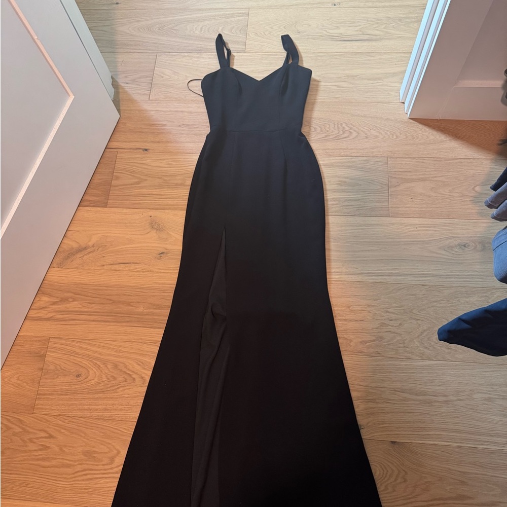 Elegant Black Evening Gown - Picture 5 of 8